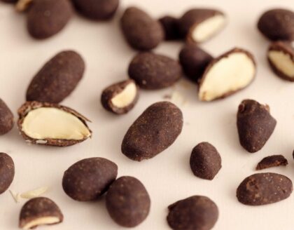 Loew-Delights-Meteorites-schokolierte-Mandeln-vegan Loew-Delights-Meteorites-schokolierte-Mandeln-vegan