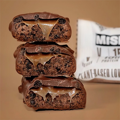 misfits-proteinriegel-chocolate-brownie-45g-offen