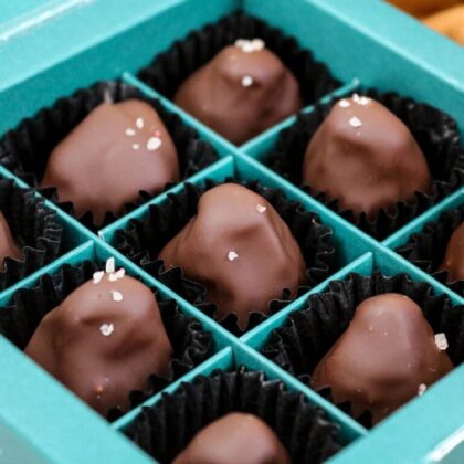 Djoon-Dattelpralinen-gesalzene-Erdnuss-zuckerfrei-und-vegan